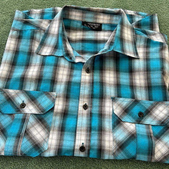Irreverent XL Men’s Short Sleeve Button Down Shirt 2 Front Pockets - Picture 1 of 11
